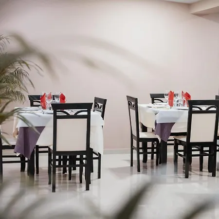 Matteo Garden & Restaurant فندق *