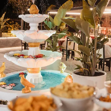 Matteo Garden & Restaurant فلورا